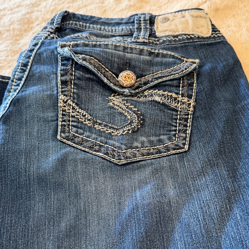 Silver denim Capri. 3642